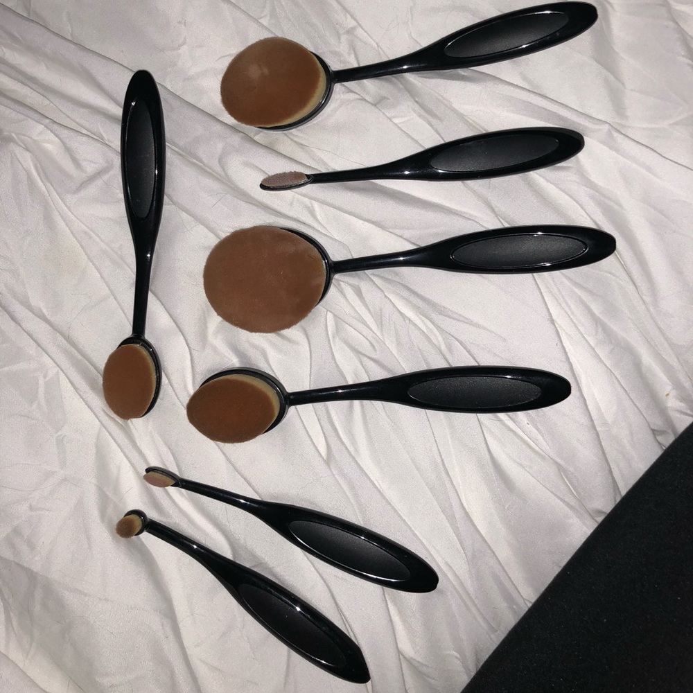 CLEAN MAKEUP SPOON TYPE BRUSHES